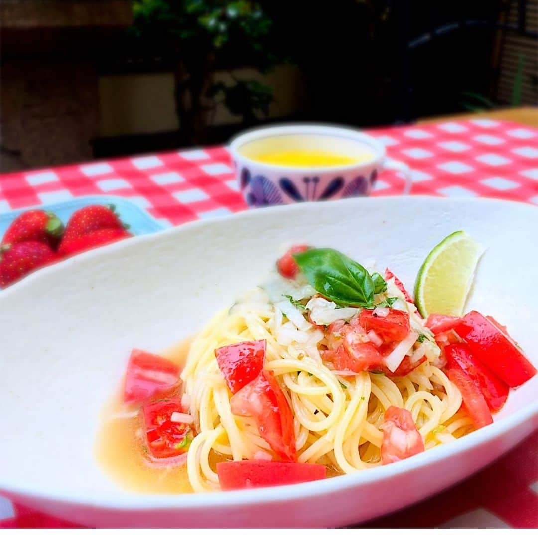 川崎麻世さんのインスタグラム写真 - (川崎麻世Instagram)「麻世のお家御飯🏠  冷製パスタを作りパスタ🍝  庭で菜園してるバジルを使って、さっぱりした冷製パスタを作りました。  #冷製パスタ #さっぱり味 #家庭菜園 #バジル #川﨑麻世 #川崎麻世」11月24日 15時42分 - mayokawasaki