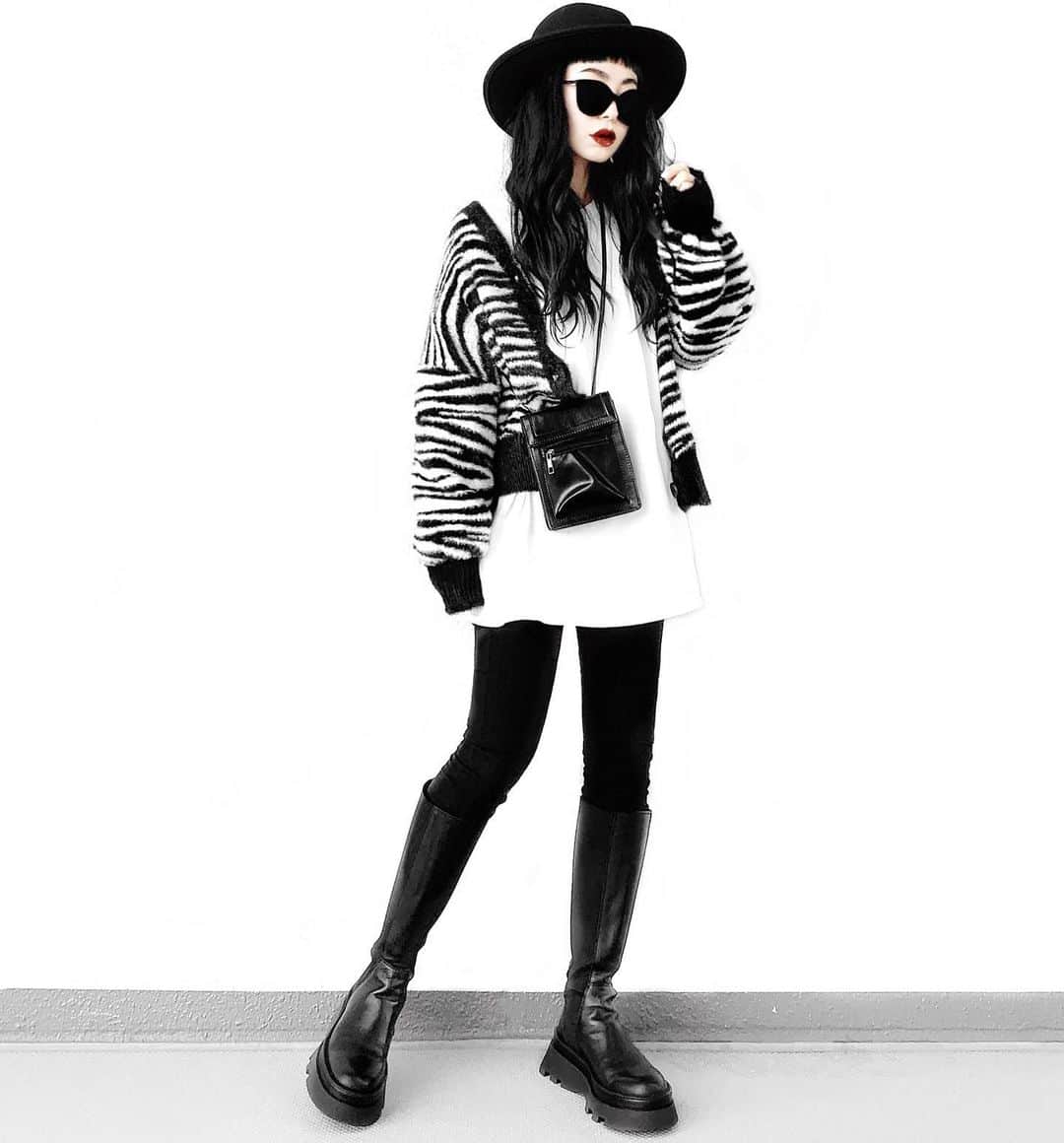 lve_xxxxのインスタグラム：「.﻿ .﻿ 🦓ᴢᴇʙʀᴀᴀᴀᴀᴀᴀᴀᴀᴀ!﻿ ﻿ ﾌﾜﾌﾜﾌｧｰの🦓さん。﻿ 手触り良くて常に触ってしまう👋笑﻿ (諸事情によりrelease断念😭)﻿ ﻿ 最近またHATﾌﾞｰﾑが到来中﻿ ﾛﾝｸﾞﾌﾞｰﾂと合わせるにﾊﾏってる👢﻿ ﻿ ﻿ ｺｰﾃﾞｱｲﾃﾑ詳細は﻿ WEARをご覧くださいませ。﻿ ﻿ WEAR ： lvexxxx ﻿ 💻 https://wear.jp/sp/lvexxxx/﻿ ﻿ －－－－－－－－－－－－－－－－－－﻿ ﻿ 📢ｺﾒﾝﾄ頂ける際は、﻿ 最新投稿にお願い致します。﻿ ﻿ 過去投稿に頂いた際、気がつかない事もあり﻿ お返事致しかねる場合が御座います🙇‍♀ ️﻿ ﻿  ﻿」