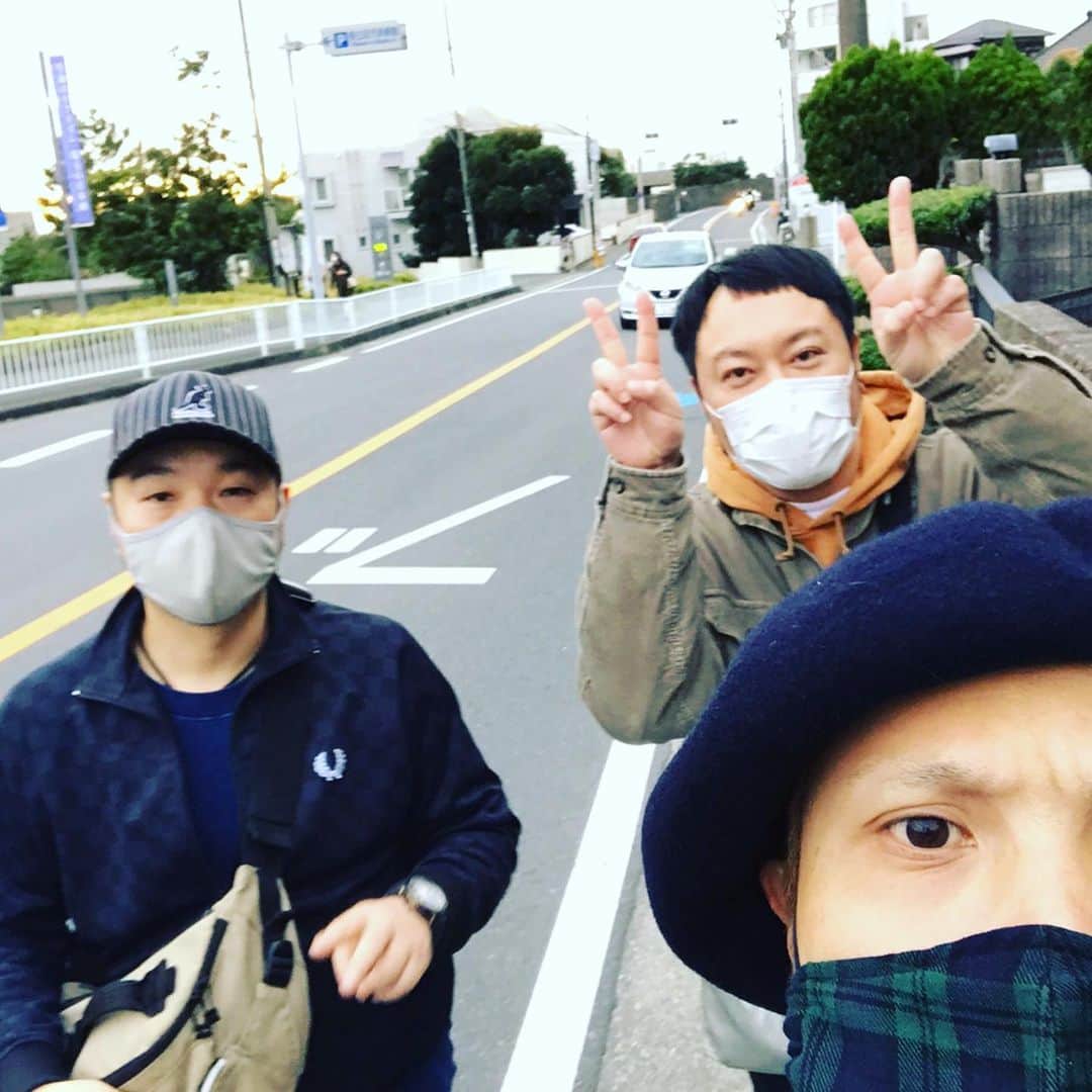 松井泉のインスタグラム：「昨日、 ナガサワ（notマサミ）さん、ゼペットストアのヤナさんと 朝本浩文さんのお墓参りに逗子に。 今聴いても色褪せない、 今聴いても新たな発見のある、 素晴らしい楽曲ばかりなので、 今日は朝本さんの曲を聴いて過ごそうと思います。 #朝本浩文」