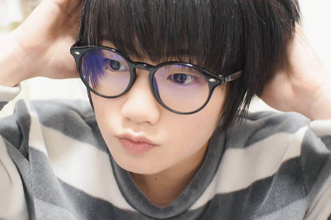 外山将平のインスタグラム：「また急に寒くなってきましたねぇ☃ パジャマはGUですっ!!  #作品撮り #photooftheday#camera#portrait#model#外山将平#役者#俳優#今日の外山#ootd#Nikon#肌#美肌#一重 #写真#撮影#カメラ#ポートレート#ファインダー越しの私の世界#カメラ好きな人と繋がりたい#筋トレ#黒髪#メガネ男子#冬#winter#fashion#followｍe#ルームウェア#パジャマ#GU」