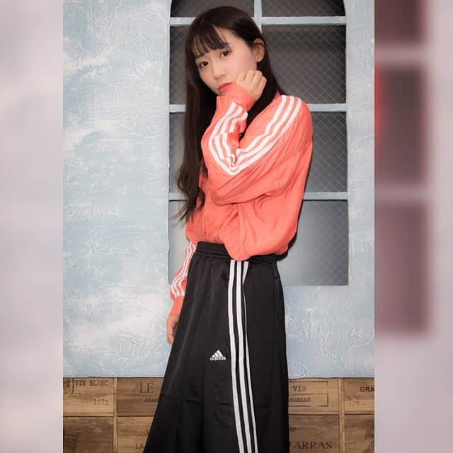 楠木まゆさんのインスタグラム写真 - (楠木まゆInstagram)「adidasのセールでたくさん服ゲットして、adidas大好きっ子みたいになってる☺️ ・ ・ 上下三本線 ⅠⅠⅠ Ⅲ ・ #adidas #オリジナルス #adidasoriginals #三本線 #アディダス #このスカート週3くらいで履いてる #気に入るとそればかりになる人です #☺」11月24日 15時44分 - kusunoki__mayu