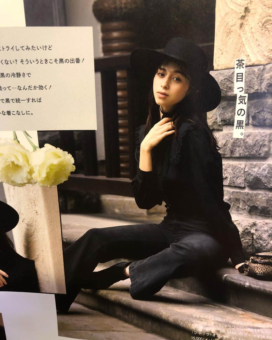のインスタグラム：「♣️🤍♠️ @cancam_official 🖤🤍 ⠀⠀ Flare pants ：@rollasjeans ⠀ Boots： @solsanashoes ⠀⠀ ⠀ #cancammagazine #rollasjeans #solsana #rollas #solsanashoes #ローラス #ソルサナ #フレアパンツ #スエード」