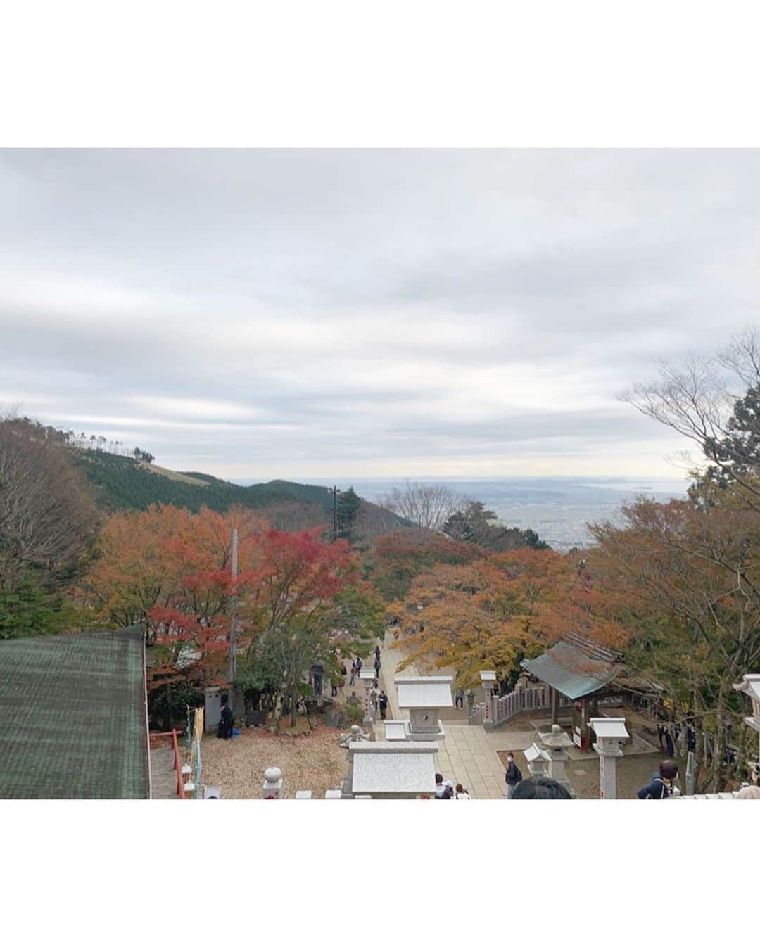 fumikaさんのインスタグラム写真 - (fumikaInstagram)「⛰﻿ ﻿ 昨日のこと。  #大山 に登ってきた。﻿ #ヤビツ峠 ルート。﻿ ﻿ 初級編レベルらしいけど…﻿ すんごく登りがいある山だったぞ!?﻿ ﻿ 神奈川が一望できる景色にも感動。﻿ これは夜景も綺麗だろうなぁ。﻿ ﻿ やってみたかった﻿ 山頂でお湯沸かしてカップヌードル。﻿ たまらん🤤﻿ ﻿ 最後に #大山阿夫利神社 に出て下山。﻿  #山登り #climbing #山はいいよなぁ #次はどの山登ろうか」11月24日 15時58分 - fumikasingasong