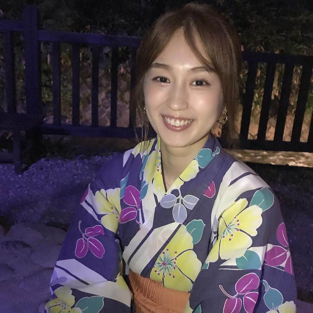 山上綾加のインスタグラム：「この浴衣、 旅館で貸し出ししていて、 帯も浴衣も自分でチョイスして着ました🥺✨ 浴衣も着物も日本ならではで、 気持ちも上がります😂✨ お鮨屋さんで働いていたこともあったので、 浴衣は自分で着られます🥸  #浅草百美人2020 #浴衣#日本 #japantravel #japaneseculture」