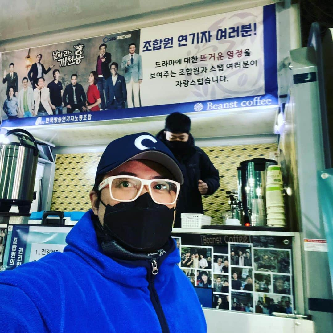 イム・ホさんのインスタグラム写真 - (イム・ホInstagram)「#SBO한스타연예인야구대회 #고양장항구장 #STN생중계 #빈스트커피 #협찬사 #항상감사합니다 #덕분에 추위 썩 물러가라 입니다   결승도 진출했으니 담주엔 협찬사인 토스트전문 #토스피아 를 사진으로 소개하겠습니다.」11月24日 16時43分 - limho_official