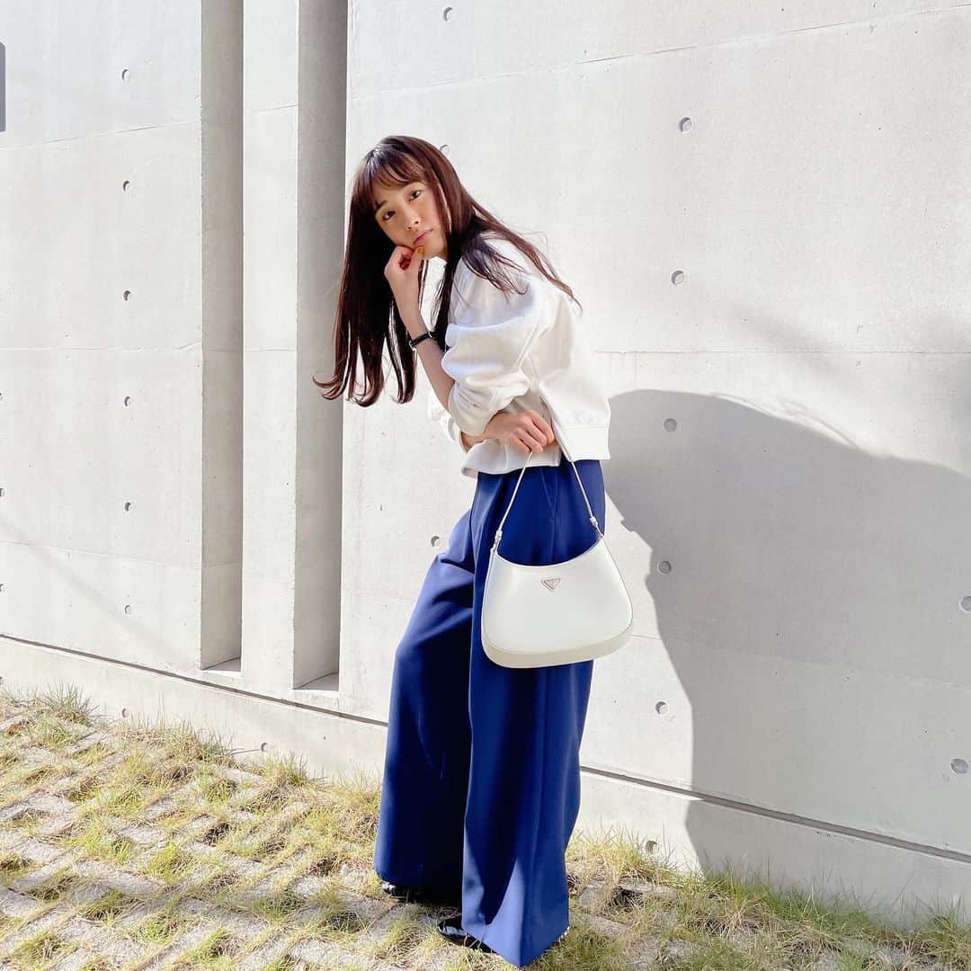 大友花恋さんのインスタグラム写真 - (大友花恋Instagram)「たまらなく可愛いバッグ、、、 夏はもちろん、冬の白って最高♡」11月24日 16時46分 - karen_otomo