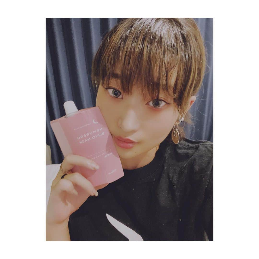 naokoさんのインスタグラム写真 - (naokoInstagram)「ピュレアの眠れる美女マスクが届きました！ 夜にたっぷりのクリームで保湿できて肌もプルプル😆💓 . . 数量限定のパッケージ箱が新しくできました！とても可愛いので2枚目の写真をチェック💕 また、11月11日から原宿のアットコスメストア1ヶ月間限定で、ヘアバンド付で販売するみたいです。原宿が近い人は是非チェックしてみてね！ . . . #ピュレア #コスパ最高 #眠れる美女マスク #スリーピングパック #時短スキンケア #美容好きさんと繋がりたい #madeinjapan #塗るマスク #透明感 #ambassador #アットコスメトーキョー」11月24日 16時51分 - nakochi_t