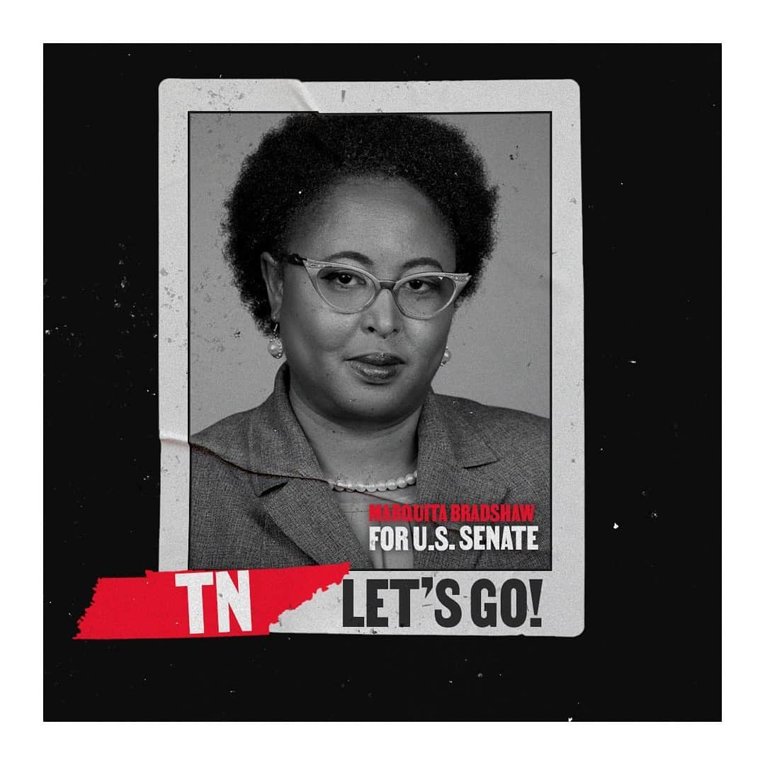 ラシダ・ジョーンズさんのインスタグラム写真 - (ラシダ・ジョーンズInstagram)「There are a historic amount of incredible Black candidates running across the country at every level of government. Candidates that care about the community at large, that can lead us out of darkness. Change starts with your own community, your town, your city, your state. Vote for you and your life and your community. Pull TF up and let's get this done.  #votetolive」11月1日 1時51分 - rashidajones