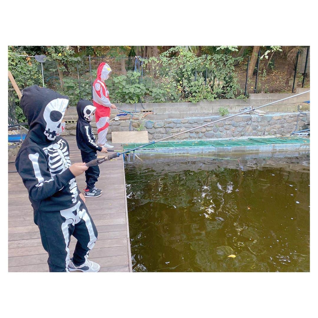 辻希美さんのインスタグラム写真 - (辻希美Instagram)「仮装して釣りは🎣違和感🎣しかないね😂💕  釣った魚は🐟美味しく頂きました🙏💕」11月1日 0時24分 - tsujinozomi_official