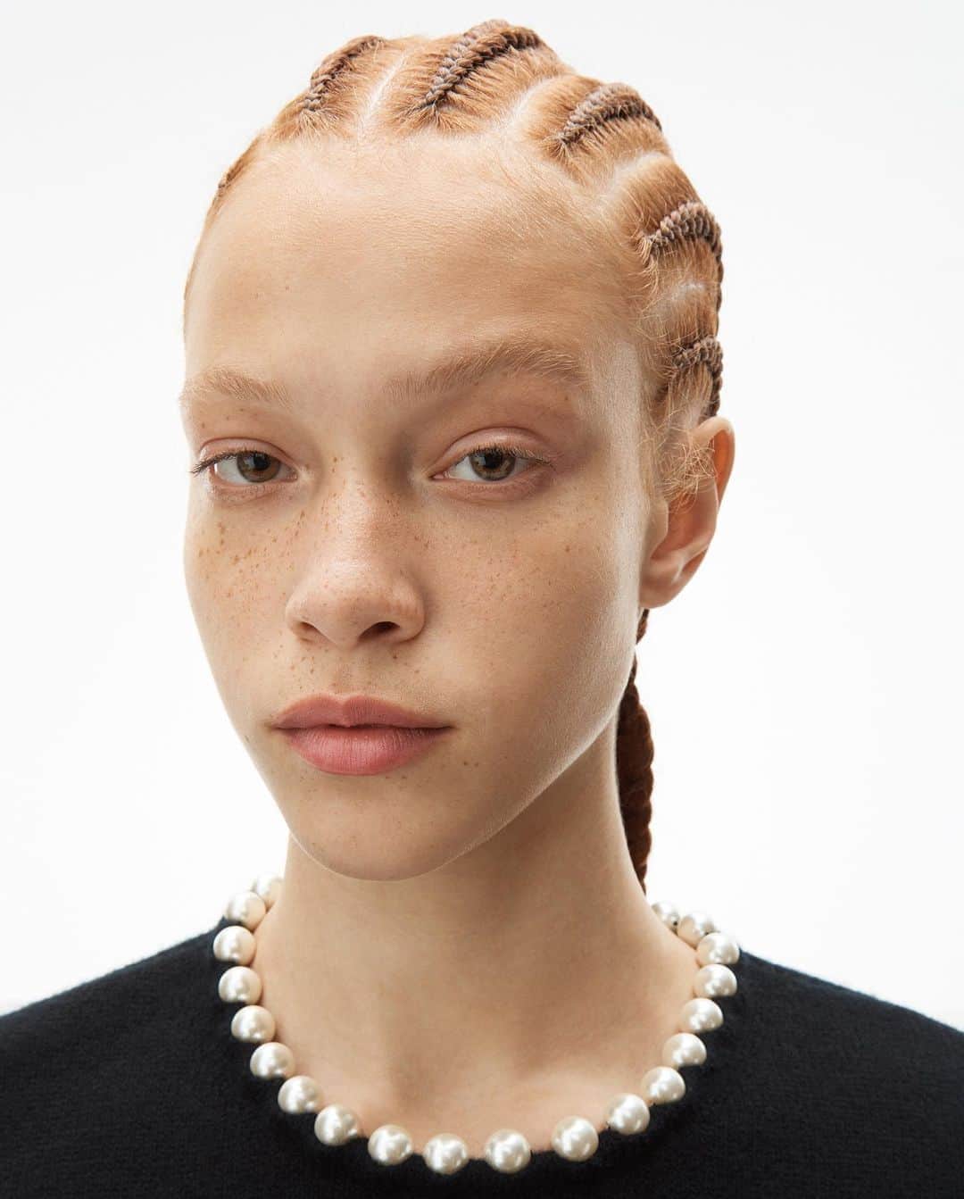 アレキサンダー・ワンのインスタグラム：「Saving bae a trip to the jeweler, one sweater at a time.」