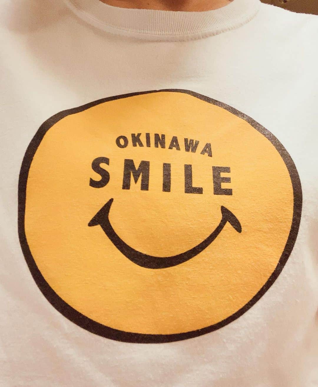 今井絵理子さんのインスタグラム写真 - (今井絵理子Instagram)「今日は首里城に思いを込めて、沖縄Tシャツを着て、インスタライブをさせていただきました。  観てくださった皆さん、ありがとうございます。  こうした交流の場を通して、皆さんとの繋がりを持てたらいいなと思っています。  インスタライブはかなりゆるい感じでやっていますがお許しください笑 またお会いしましょう！  #沖縄 #スマイル #今井絵理子 #インスタライブ #またね👋」11月1日 0時31分 - erikoimai0922