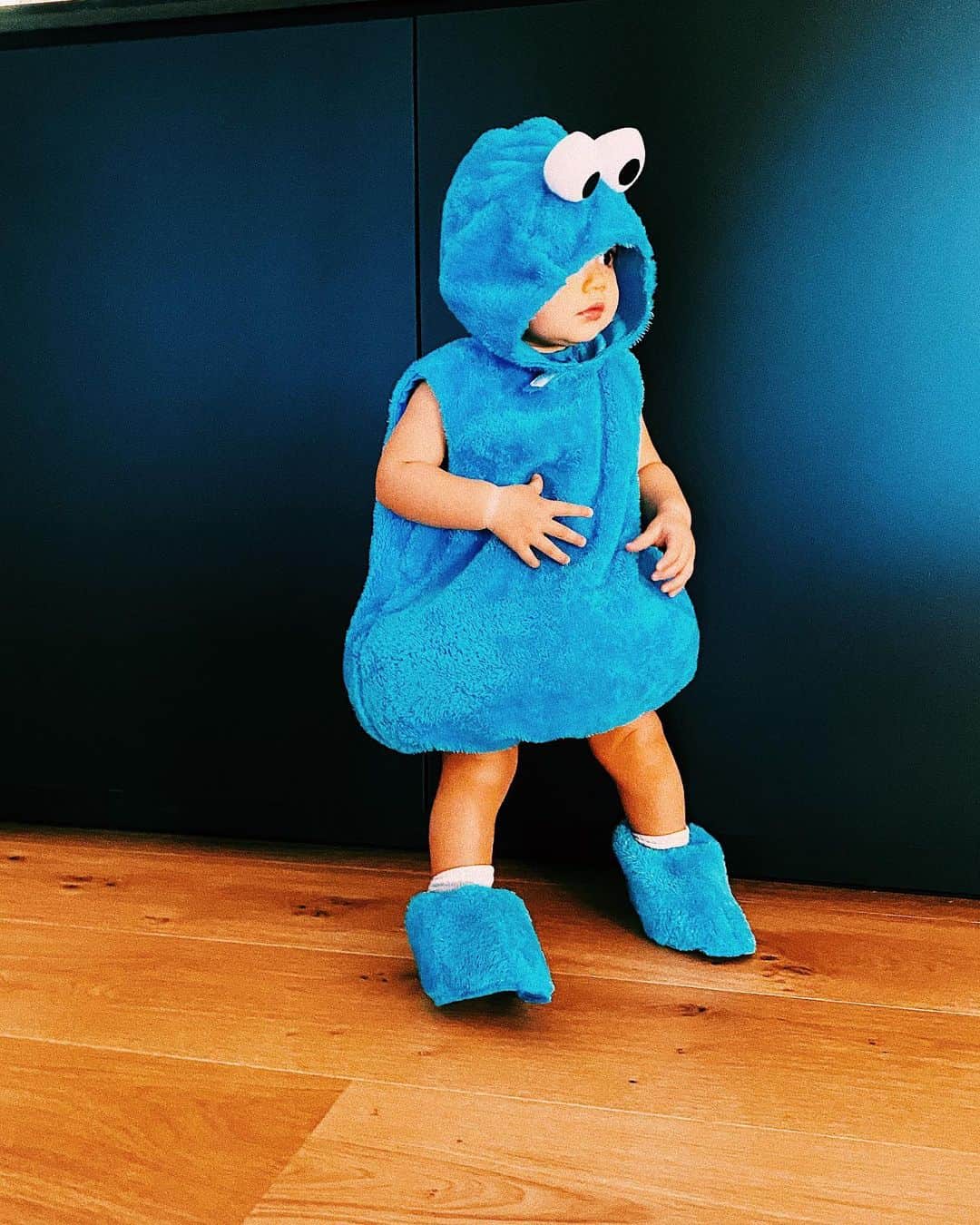 アリゼのインスタグラム：「🎃Happy Halloween 👻. Vous êtes plutôt Cookie Monster 💙 ou Cheshire Cat 💜?. #halloween #halloweenbaby」