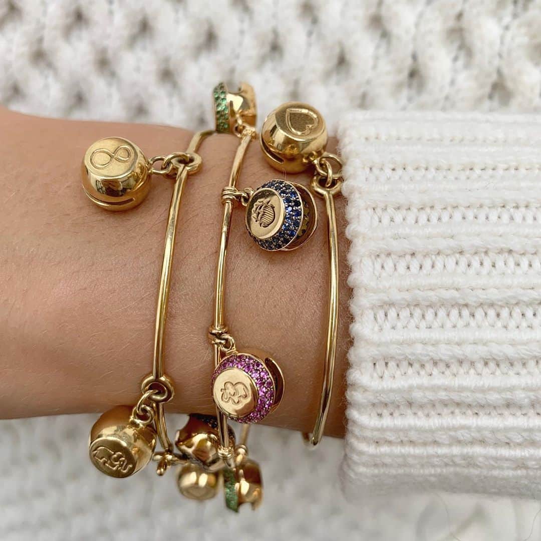オーレリービダマンのインスタグラム：「Ring the bells ! 🔔  #grelot #aureliebidermann」