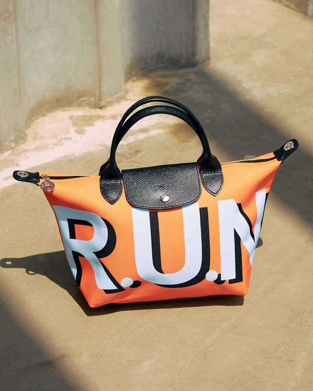 Longchampさんのインスタグラム写真 - (LongchampInstagram)「R.U.N... as in RUN to your nearest Longchamp store, or sprint to Longchamp.com, to monogram your own #MYPLIAGE bag.  #LongchampLePliage #Longchamp」11月1日 1時02分 - longchamp