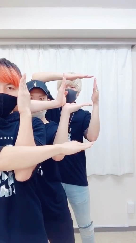 のインスタグラム：「Happy Halloween🎃 It’s done for us and I haven’t wear any costume tho😂 I hope I’ll have fun with it next year💡  TikTokのハロウィンイベント招待して頂いて、気分は満喫してきたけど今年も仮装とは無縁でした😂  dancers @xtrap.official  @zange_xtrap  @ryoga_xtrap  @kenshin_xtrap」