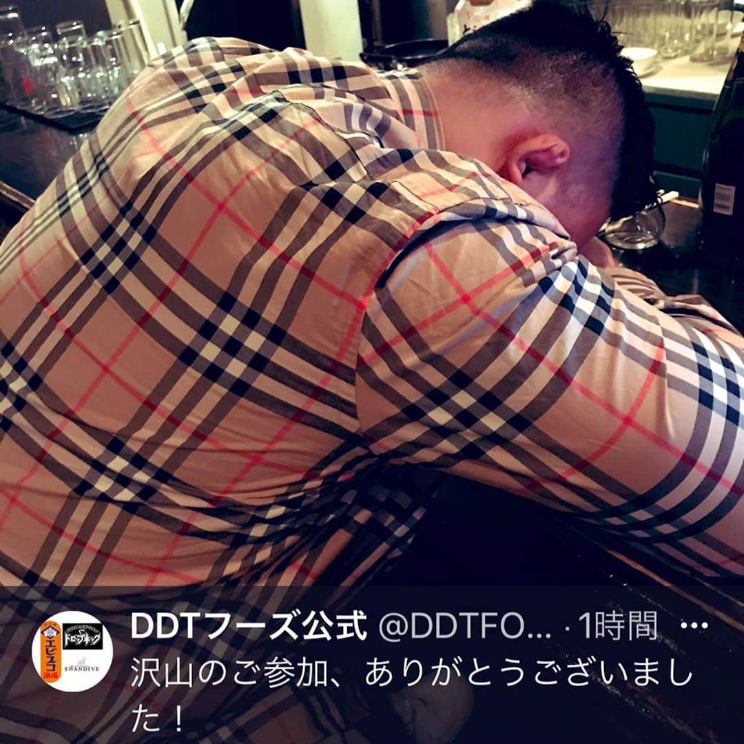 高木三四郎さんのインスタグラム写真 - (高木三四郎Instagram)「既視感あると思ったらこれだ。。。酒は飲んでも飲まれるな！！ #ドロップキック #飯野雄貴  #酒」11月1日 0時58分 - t346fire