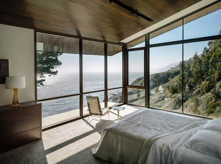 カレントエリオットのインスタグラム：「the perfect seascape  #interiorinspo #interiors #architecture #views」