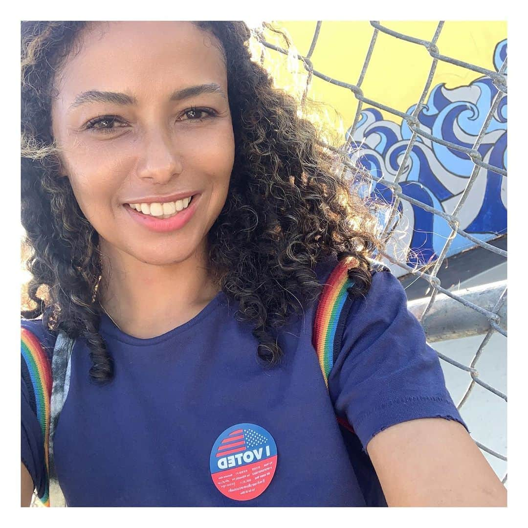 ジーン・トリプルホーンさんのインスタグラム写真 - (ジーン・トリプルホーンInstagram)「It felt SOO GOOD to #vote 🇺🇸💕✊🏾✨💥 !!! If you haven’t already #voted, there is still time to #register follow the link if you need info : https://www.usa.gov/register-to-vote #yourvotematters #yourvoicematters #bidenharris2020 #usa」11月1日 1時05分 - meta2meta