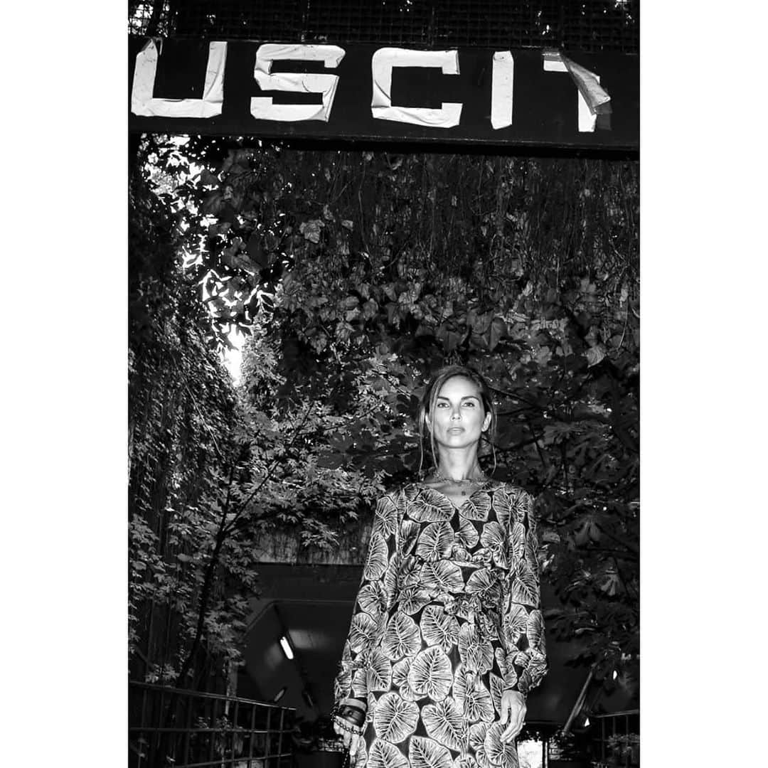 のインスタグラム：「OLINA non ama mangiare da sola... ———————————————— CAPITOLO 2 • KTI REALITY Ph. @steve_panariti  Olina indossa un abito della collezione Fall Winter 20/21 #kristinati #ktireality #kti #madeinitaly」