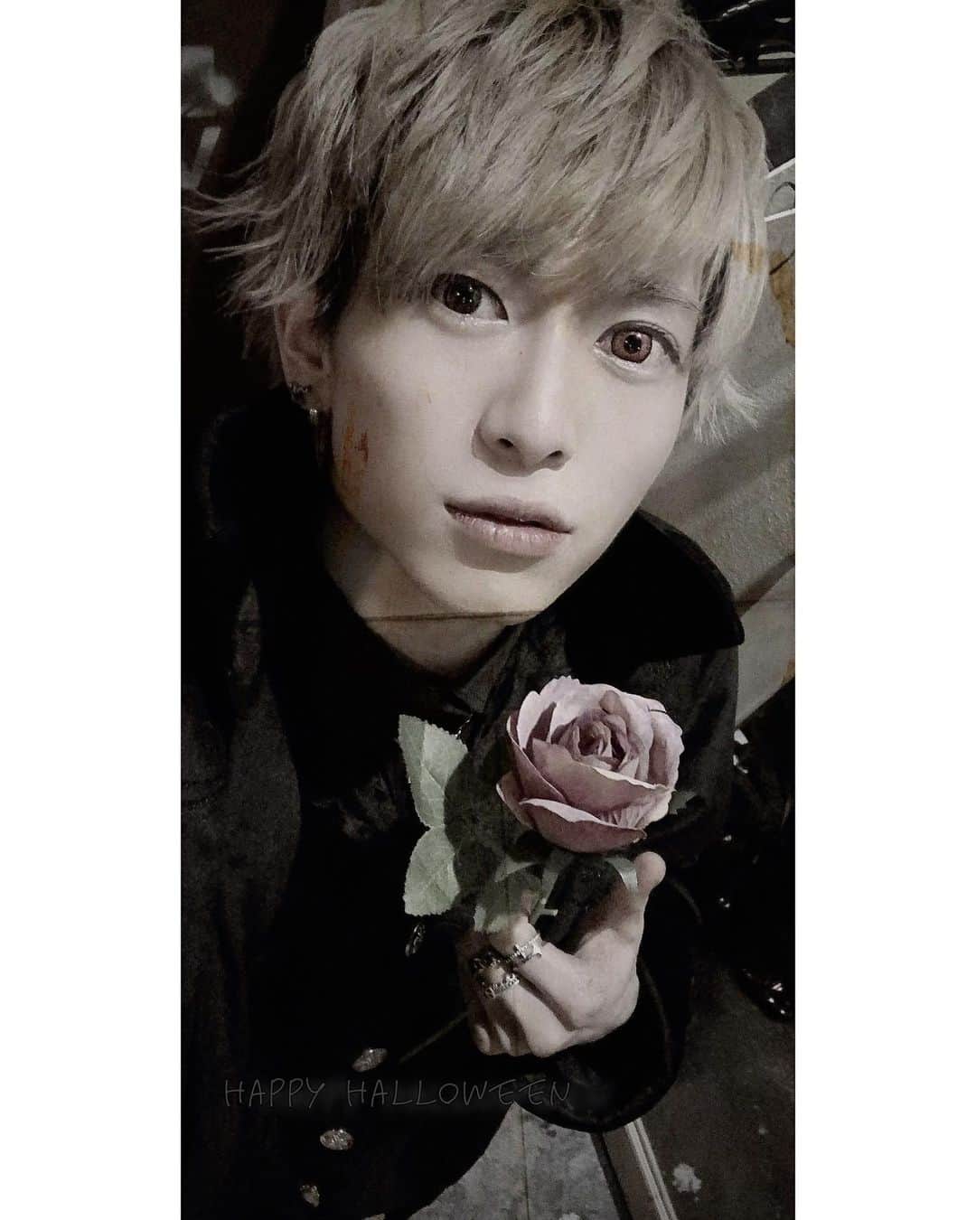 岡田鷹斗さんのインスタグラム写真 - (岡田鷹斗Instagram)「Happy Halloween🎃🖤❤️💜💀👻😈🎃🍭🍬🍪💜❤️🖤  #ハロウィン #happyhalloween  #コスプレ #仮装 #イケメン #薔薇 #顔面国宝  #ミッキー #ディズニー」11月1日 1時07分 - okada_takato