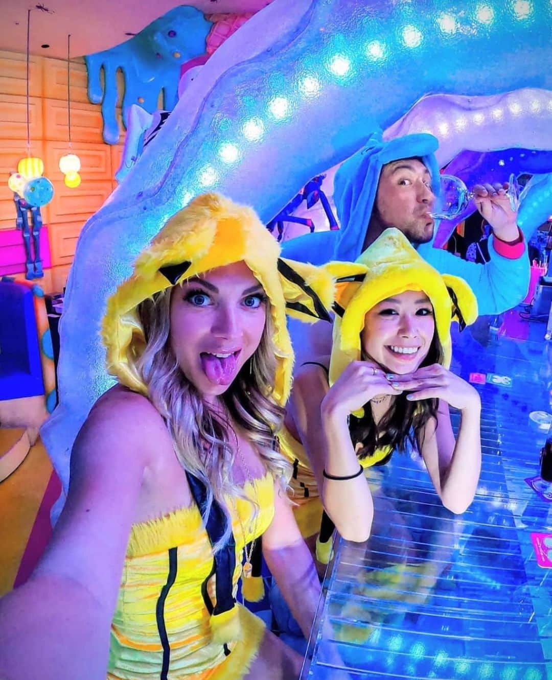 アリサ・ラモスさんのインスタグラム写真 - (アリサ・ラモスInstagram)「Happy Halloween!!! 🎃🦴👻 My favorite Halloween hands down has been 2018 when I got sent to Japan last minute for a campaign with Tokyo Nightlife (yes, they have a tourism board just for their nightlife!) . They took me to all the places locals go at night to eat and hang out, and explained how since everyone works so much during the day, nightlife is an important part of their culture! . Well, in my head, I thought nightlife would include quirky cafes and nightclubs, so when that wasn't on the tourism board's itinerary, I reached out to some Tokyo creators and they helped me amp it up a bit 😜 . Halloween was a relatively new concept in Tokyo still and they LOVE it, as much as us Americans do, maybe even more since they wear their costumes starting a few days before and even during the day! . They also dress up in groups rather than everyone having a different costume, so me and fellow creators Haruna and Kai dressed up as Pikachu 😂 . We then went to a Monster Cafe that felt like we were in a cartoon, and later we danced in the DJ booth of a popular nightclub, while Haruna's friend DJ-ed dressed like Merlin, complete with liquid nitrogen smoke 🧙‍♂️ (that I attempted to spray and failed miserably). . Like I said, hands down the best Halloween ever!! . This year most of us probably won't be doing much thanks to festivity cancellations and limitations, so feel free to share what your best Halloween experience has been, or your favorite costume!!! . #halloween #halloween2020 #happyhalloween #tokyo #japan #tokyonightlife #picachu #MyLifesATravelMovie」11月1日 1時08分 - mylifesatravelmovie