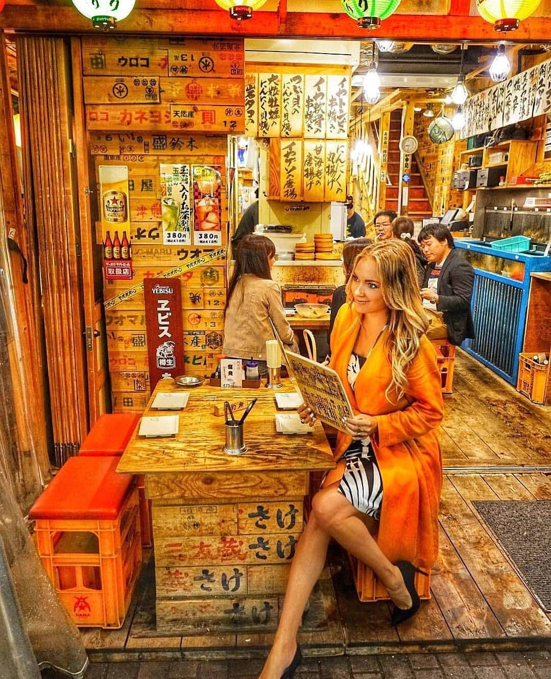アリサ・ラモスのインスタグラム：「Happy Halloween!!! 🎃🦴👻 My favorite Halloween hands down has been 2018 when I got sent to Japan last minute for a campaign with Tokyo Nightlife (yes, they have a tourism board just for their nightlife!) . They took me to all the places locals go at night to eat and hang out, and explained how since everyone works so much during the day, nightlife is an important part of their culture! . Well, in my head, I thought nightlife would include quirky cafes and nightclubs, so when that wasn't on the tourism board's itinerary, I reached out to some Tokyo creators and they helped me amp it up a bit 😜 . Halloween was a relatively new concept in Tokyo still and they LOVE it, as much as us Americans do, maybe even more since they wear their costumes starting a few days before and even during the day! . They also dress up in groups rather than everyone having a different costume, so me and fellow creators Haruna and Kai dressed up as Pikachu 😂 . We then went to a Monster Cafe that felt like we were in a cartoon, and later we danced in the DJ booth of a popular nightclub, while Haruna's friend DJ-ed dressed like Merlin, complete with liquid nitrogen smoke 🧙‍♂️ (that I attempted to spray and failed miserably). . Like I said, hands down the best Halloween ever!! . This year most of us probably won't be doing much thanks to festivity cancellations and limitations, so feel free to share what your best Halloween experience has been, or your favorite costume!!! . #halloween #halloween2020 #happyhalloween #tokyo #japan #tokyonightlife #picachu #MyLifesATravelMovie」
