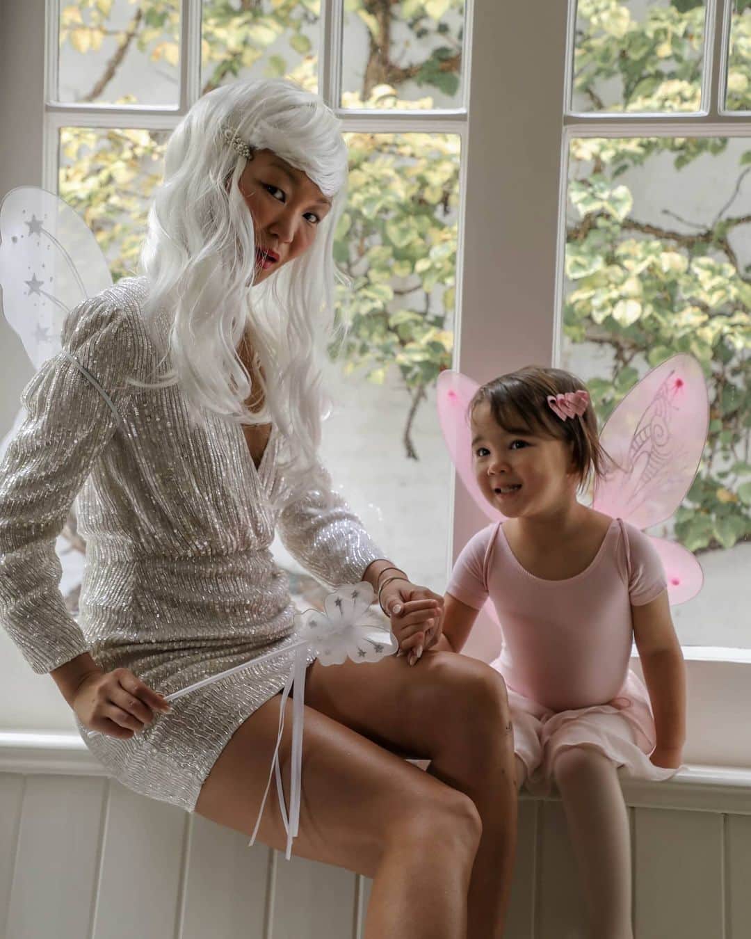 Mariko Kuoさんのインスタグラム写真 - (Mariko KuoInstagram)「Happy Halloween from a cho-chofly ballerina fairy 🦋🩰🧚‍♂️and her fairy godmother 🧚‍♀️🪄✨  Hope everyone's making the best of Halloween in whatever way they can. We decided we should at least dress up for a little twirl around the house 🪄✨🧚‍♀️」11月1日 1時13分 - marikokuo
