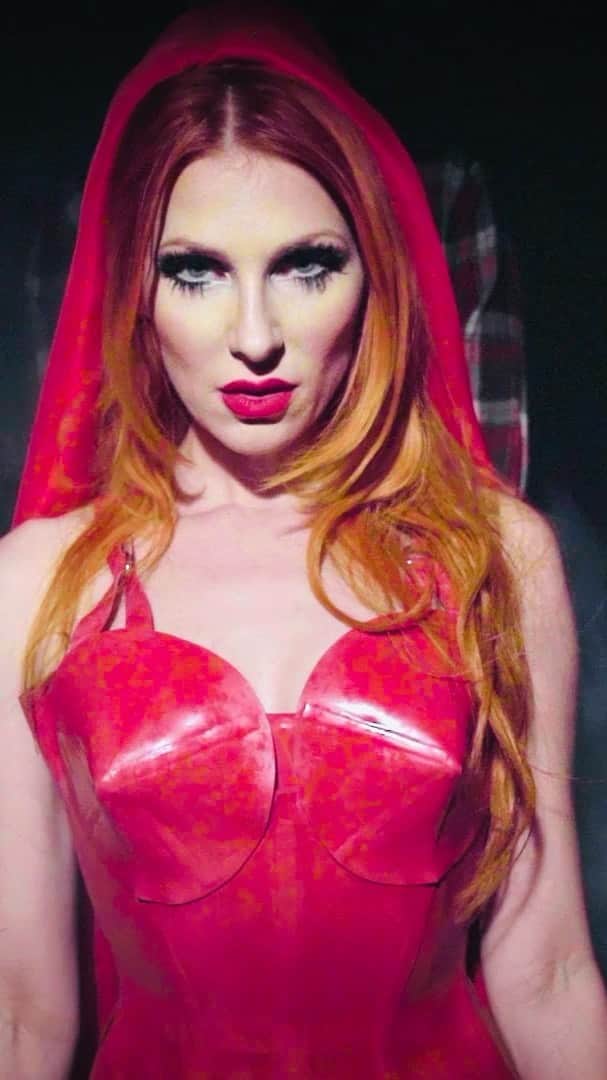 のインスタグラム：「HAPPY HALLOWEEN BITCHES!! We put together a little #Ferocious video starring Evil McQueen for you guys as a special Halloween treat 🍬  Enjoy if you dare.... @LVCRFTofficial」