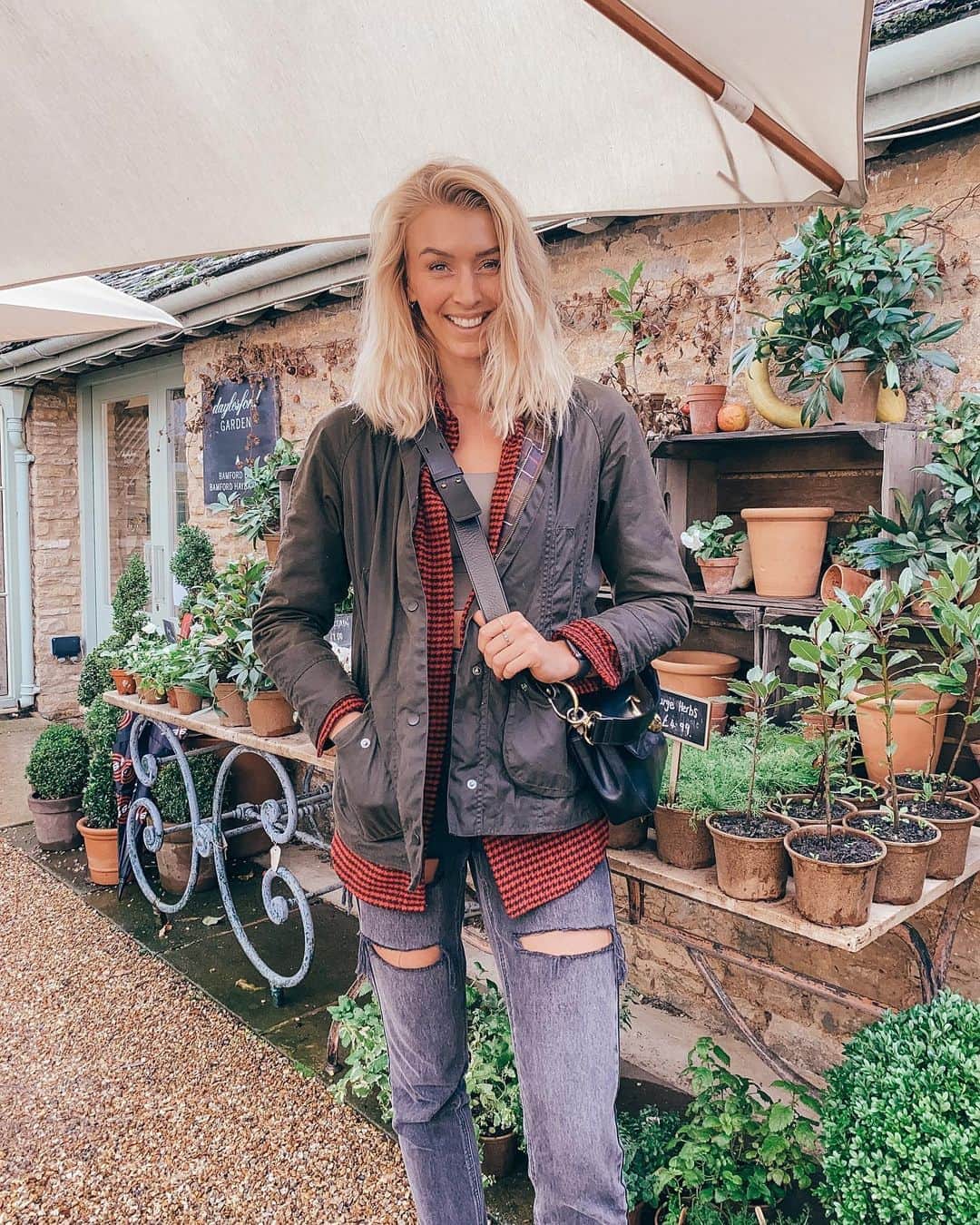 Zanna Van Dijkさんのインスタグラム写真 - (Zanna Van DijkInstagram)「I get more excited by a garden centre and a farm shop than I would like to admit. Am I turning into my mother? Yes. Am I secretly loving it? Also yes. Hands up if you’re the same... please tell me I’m not the only one! 🙋🏼‍♀️ #thecotswolds #cotswoldslife #countryliving #countrybumpkin #daylesford #daylesfordfarm」11月1日 1時26分 - zannavandijk