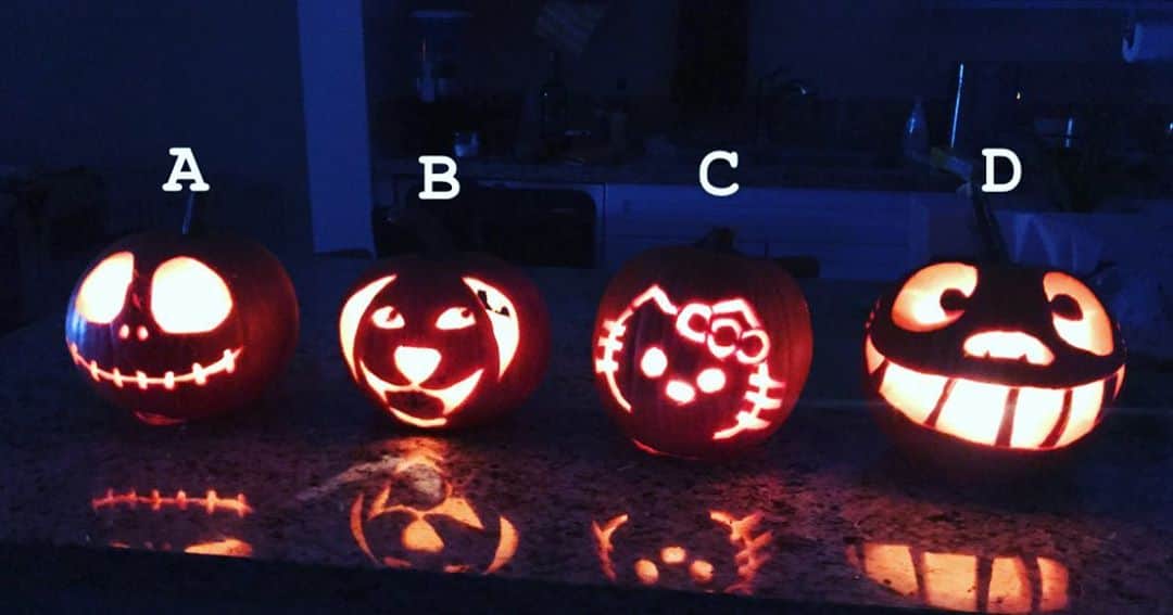 Hapa 英会話さんのインスタグラム写真 - (Hapa 英会話Instagram)「Happy Halloween 🎃 Who made the best Jack-O-Lantern this year? You be the judge 🤓 Brownie points if you can guess me and Akina’s jack-o-lantern 😉  どのジャックオランタンがベストかコメントに投票してくださいー😆僕とアキナのジャックオランタンを当てた人にはボーナスポイント⭐️」11月1日 1時45分 - hapaeikaiwa