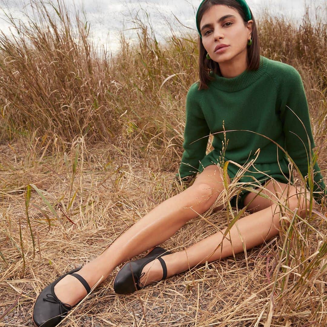 レフラーランドールのインスタグラム：「Our favorite ballet flats, Leonie 💚」