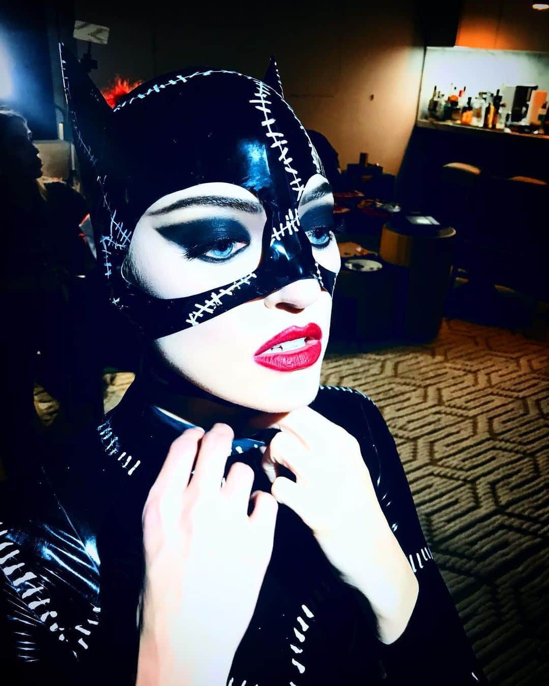 Carolina Gonzalezさんのインスタグラム写真 - (Carolina GonzalezInstagram)「🦇HALLOWEEN THROWBACK🎃  Martha as “Catwoman” 🦇  @marthahunt  @daniellepriano  @nonamahmoudi  #MakeupCarolinaGonzalez  #CGonzalezBeauty  #throwback #Halloween  #Catwoman #Batman #GothamCity」11月1日 1時43分 - cgonzalezbeauty