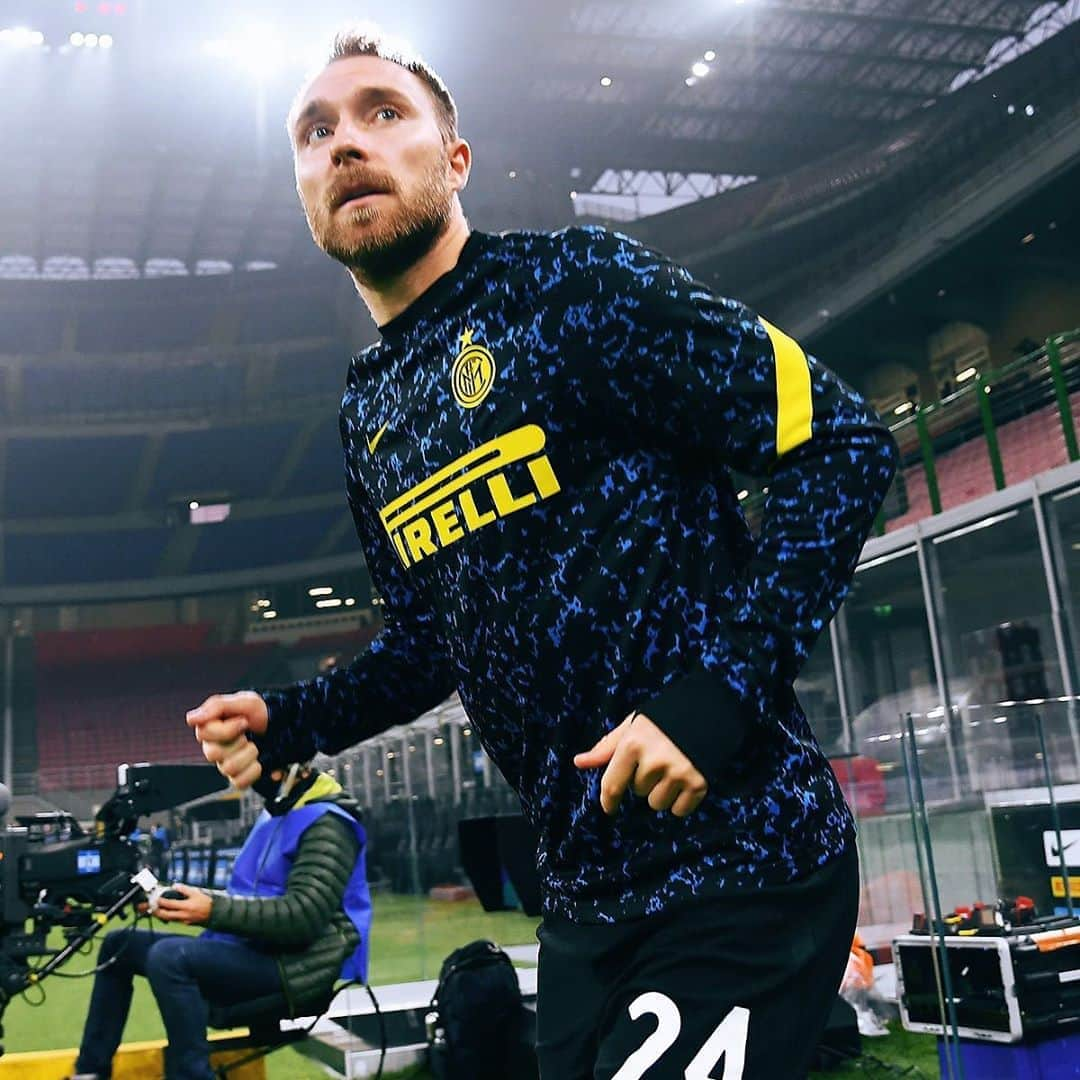 インテルナツィオナーレ・ミラノさんのインスタグラム写真 - (インテルナツィオナーレ・ミラノInstagram)「WARMING UP ⚽️🔥 #InterParma #Inter #ForzaInter #SerieA #Football #WarmUp」11月1日 1時44分 - inter