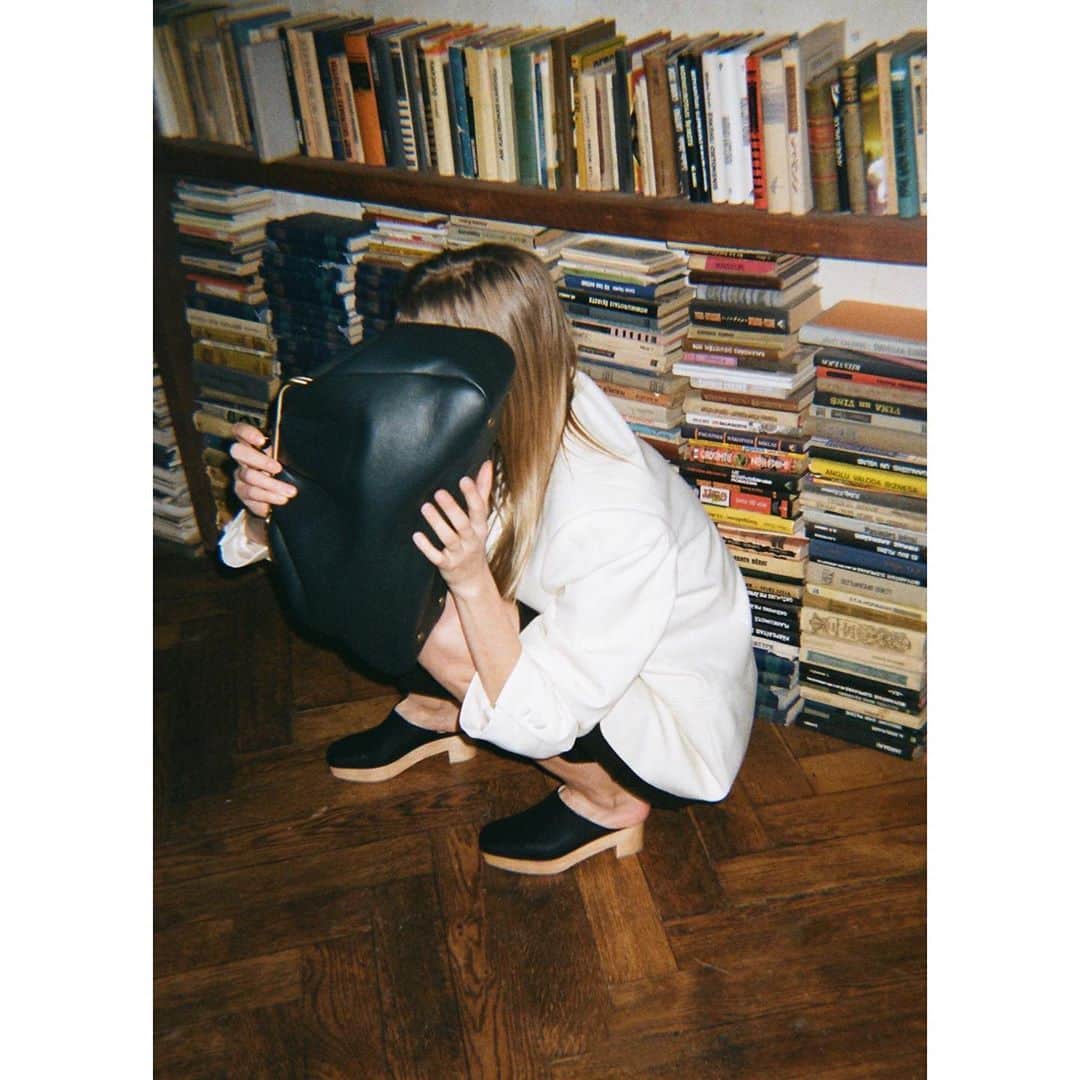 テーリポルキのインスタグラム：「Time for some Halloween hide and seek 🎃👻   #TERHIPÖLKKI #terhipölkkistore #finnishdesign #sustainable #footwear #shoes #sneakers #merinowool」