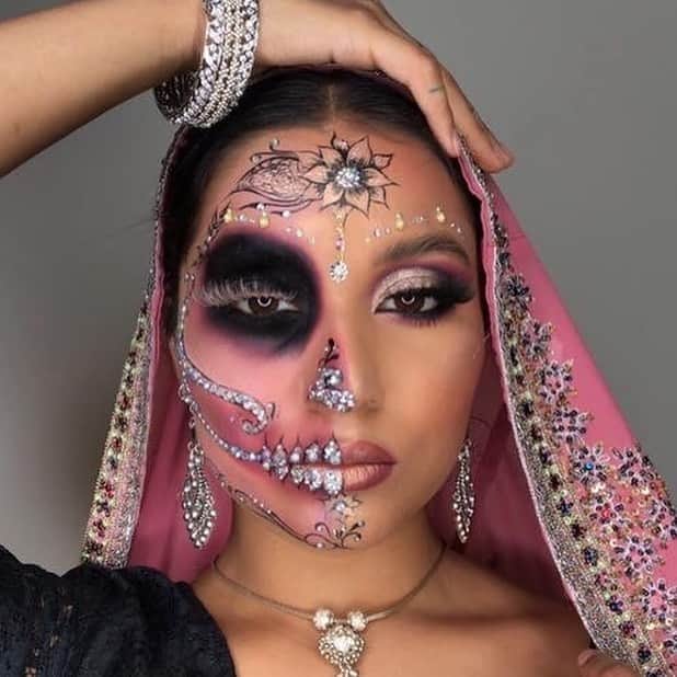 M·A·C Cosmetics UK & Irelandさんのインスタグラム写真 - (M·A·C Cosmetics UK & IrelandInstagram)「Happy-at-home-Halloween! 👻⁠⠀ SCROLL to see our talented artists high impact creations.⁠⠀  & Head to our stories to see one come to life ☝️⁠  *warning* inspiration guaranteed.⁠⠀ ⁠⠀ In order:⁠⠀ @NATINALONDON⁠⠀ @EMMACOSTELLOEBEAUTY⁠⠀ @_EMPTY_ALIEN⁠⠀ @KSANDMAKEUP⁠⠀ @KOMAKEUPX⁠⠀ @JADEMISTRY_MUA⁠⠀ @SOPHIEDARTIST⁠⠀ @IMSOPHHMAKEUP⁠⠀ ⁠⠀ SHARE & TAG us in your M∙A∙C creations with #MACHalloween⁠⠀ ⁠⠀ #MACCosmeticsUK #MACCosmetics  #HalloweenFromHome #HalloweenMakeup #HalloweenLook #HalloweenGlam #HalloweenInspiration」10月31日 16時55分 - maccosmeticsuk