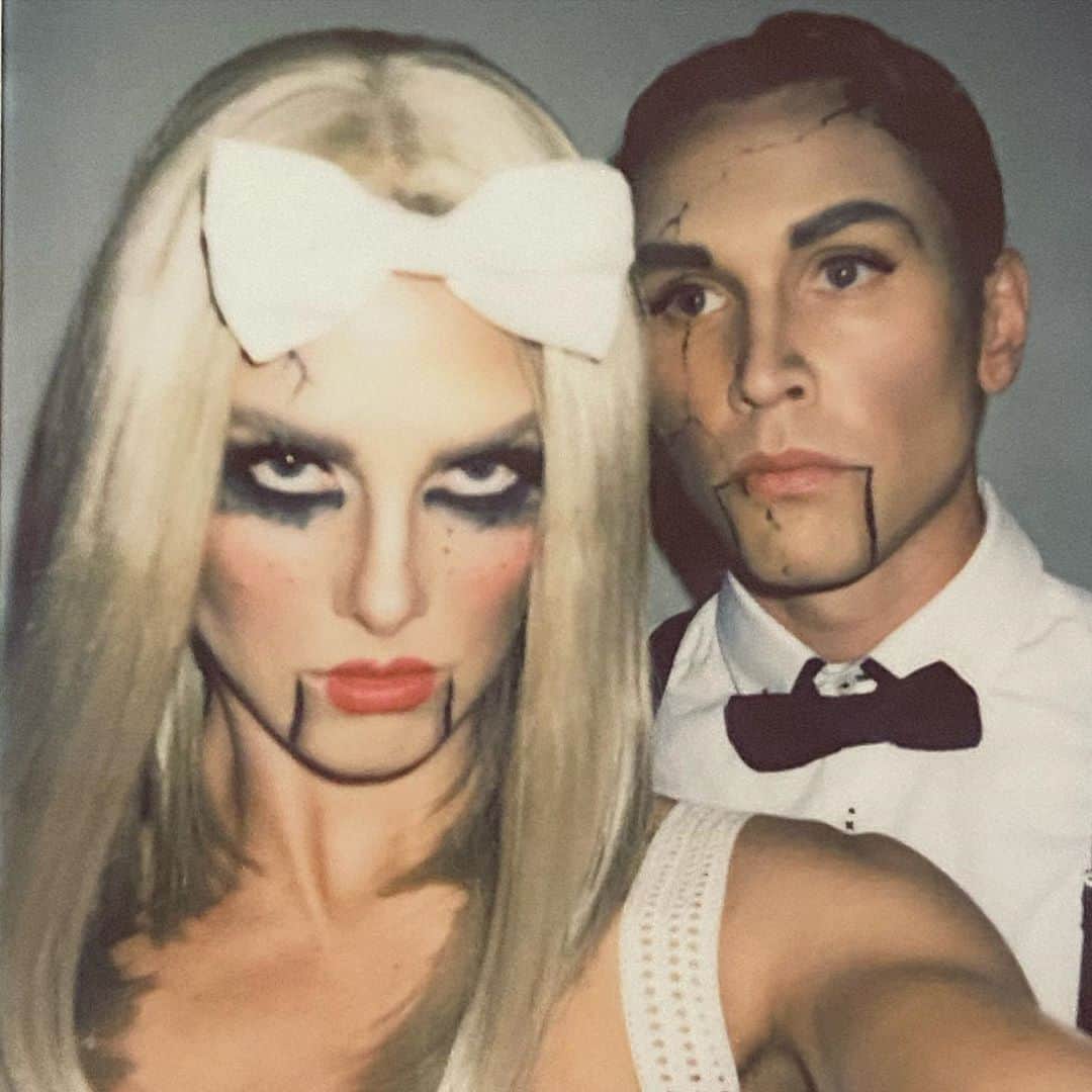 ナタリー・ジェーン・ローザーのインスタグラム：「Happy Halloween boys and girls 💋」