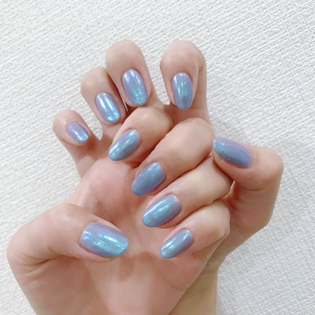 なかやまちえこのインスタグラム：「くすみブルーにAuroraコート✨⠀ ⠀ #nail #nails #nailart #ネイル #美甲 #ネイルアート  #japanesenailart #manucure #japanesenails #manicurist #gelnails #أظافر #네일아트 #미용 #vẽmóng #footnails #フットネイル #ペディキュア #pedicure #オーロラネイル #auroranails #silentsiren #ひな さん」