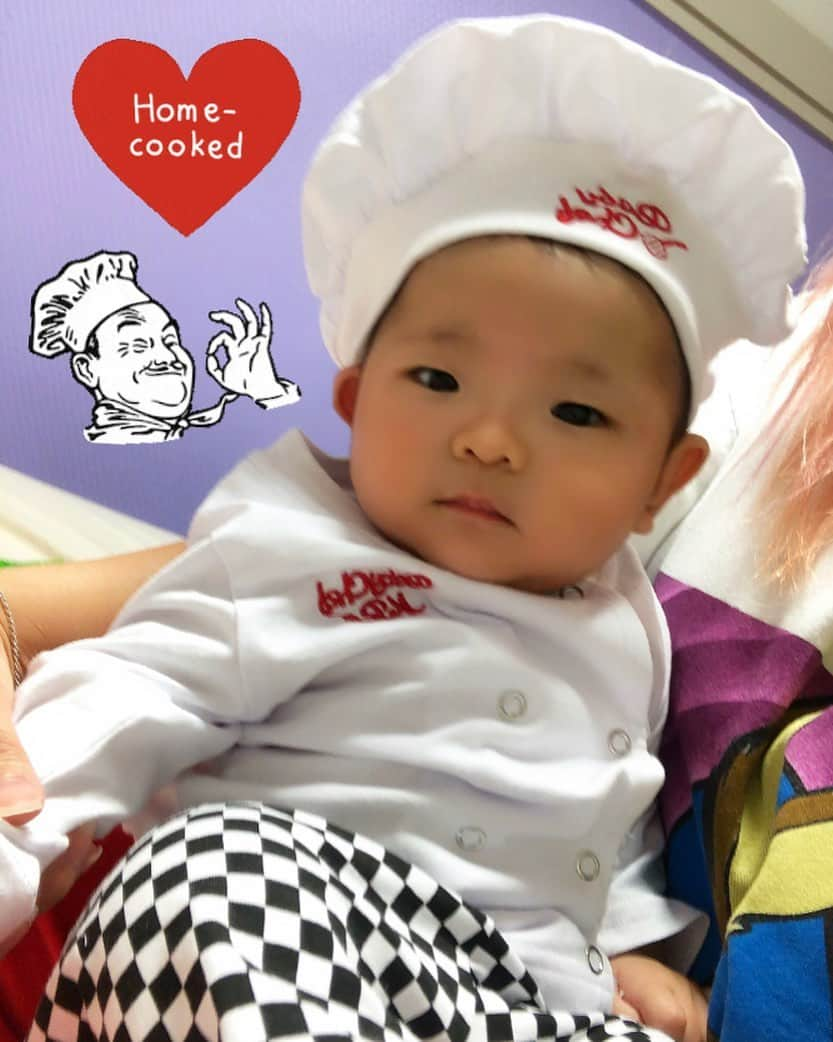 miniさんのインスタグラム写真 - (miniInstagram)「배고파？？👶🏽👩🏼‍🍳🧁🧇🎃💜 #mini_trickortreat #halloween #happyhalloween #babyhalloween #babyhalloweencostume #babychef #chefbaby #cooking #homemade #babelbreak #ベビー #生後4ヵ月 #ベビーハロウィン #ベビーシェフ #おうちでハロウィン」10月31日 16時59分 - mini.stagram