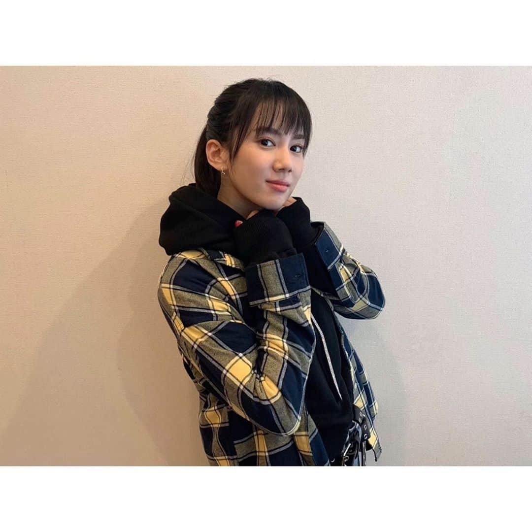 山本千尋のインスタグラム：「やった〜叶いました〜🧚‍♀️ #ななにー 様、こんなにも早く叶えて下さるなんて本当にありがとうございます。明日『7.2 新しい別の窓』人狼に初参加させて頂きます。頑張るよーーー！！！  #ななにー人狼  #15時からです #気合い十分です #こちらのお写真は #誰かが見ている #撮影初日のものです #そして皆様 #HappyHalloween #🎃」