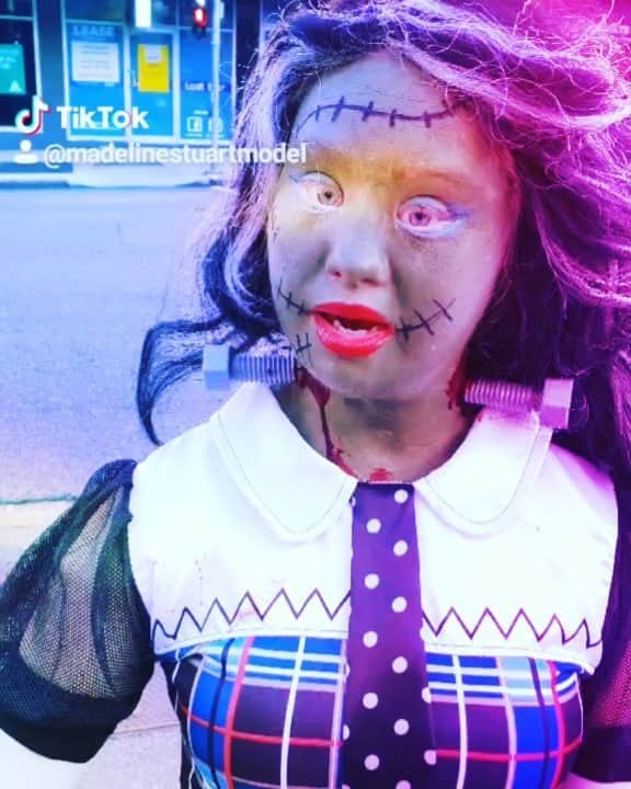 マデリン・スチュアートのインスタグラム：「Halloween 2020」