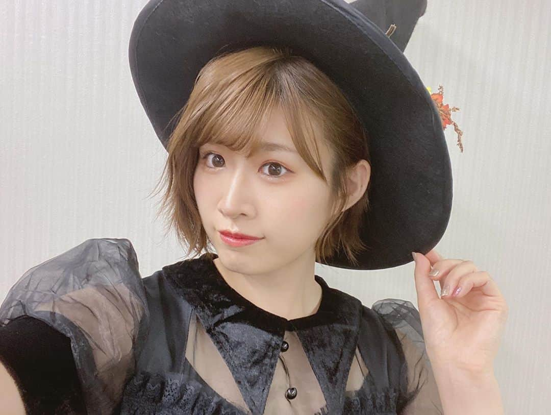 佐藤朱さんのインスタグラム写真 - (佐藤朱Instagram)「インスタにも魔女🧙‍♀️ . どんなお願い事も叶えられたらいいのに… #Halloween #ハロウィン」10月31日 17時13分 - akari_miyagi