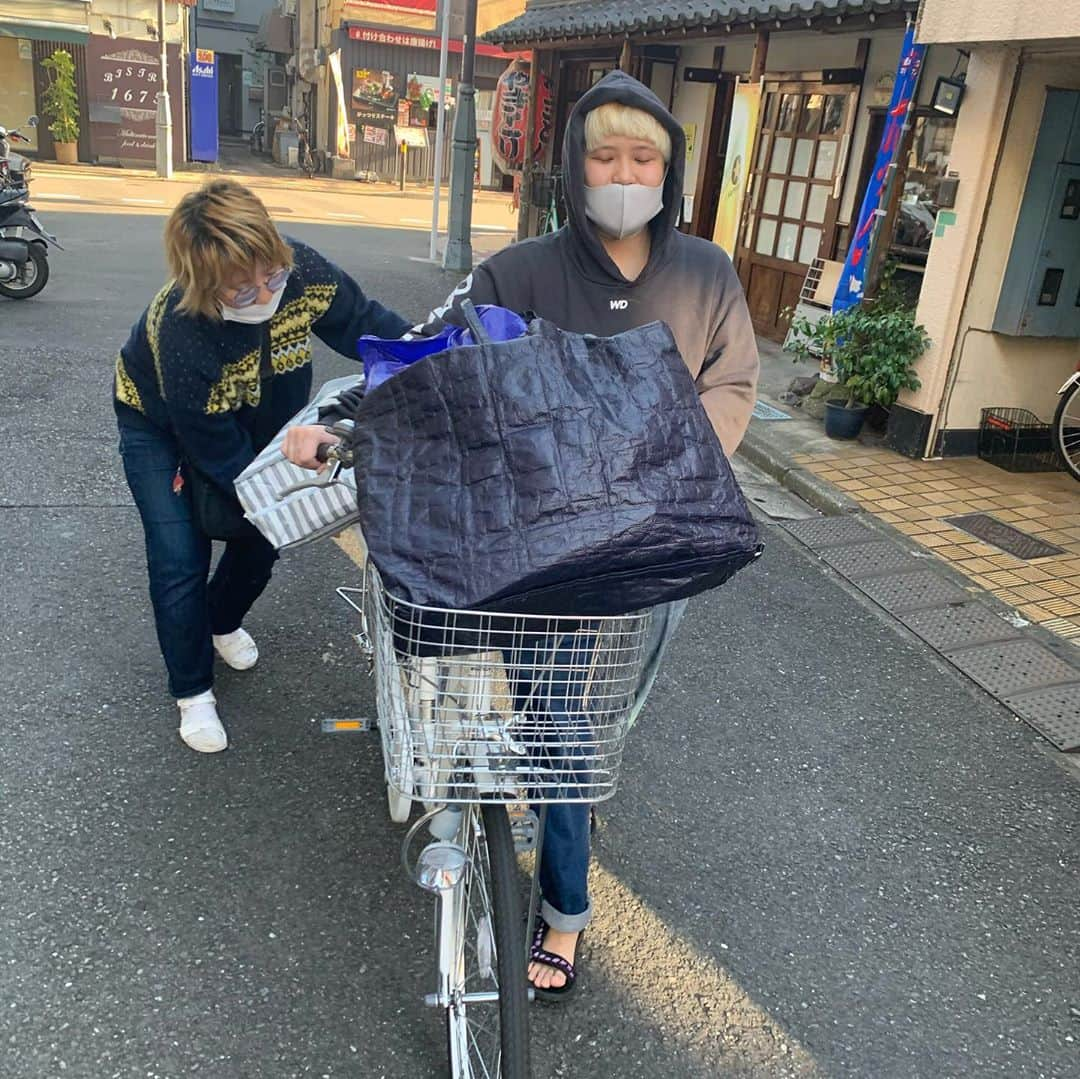 ムラムラタムラさんのインスタグラム写真 - (ムラムラタムラInstagram)「大量の本売り行って1300えんでした」10月31日 17時18分 - muramocochan