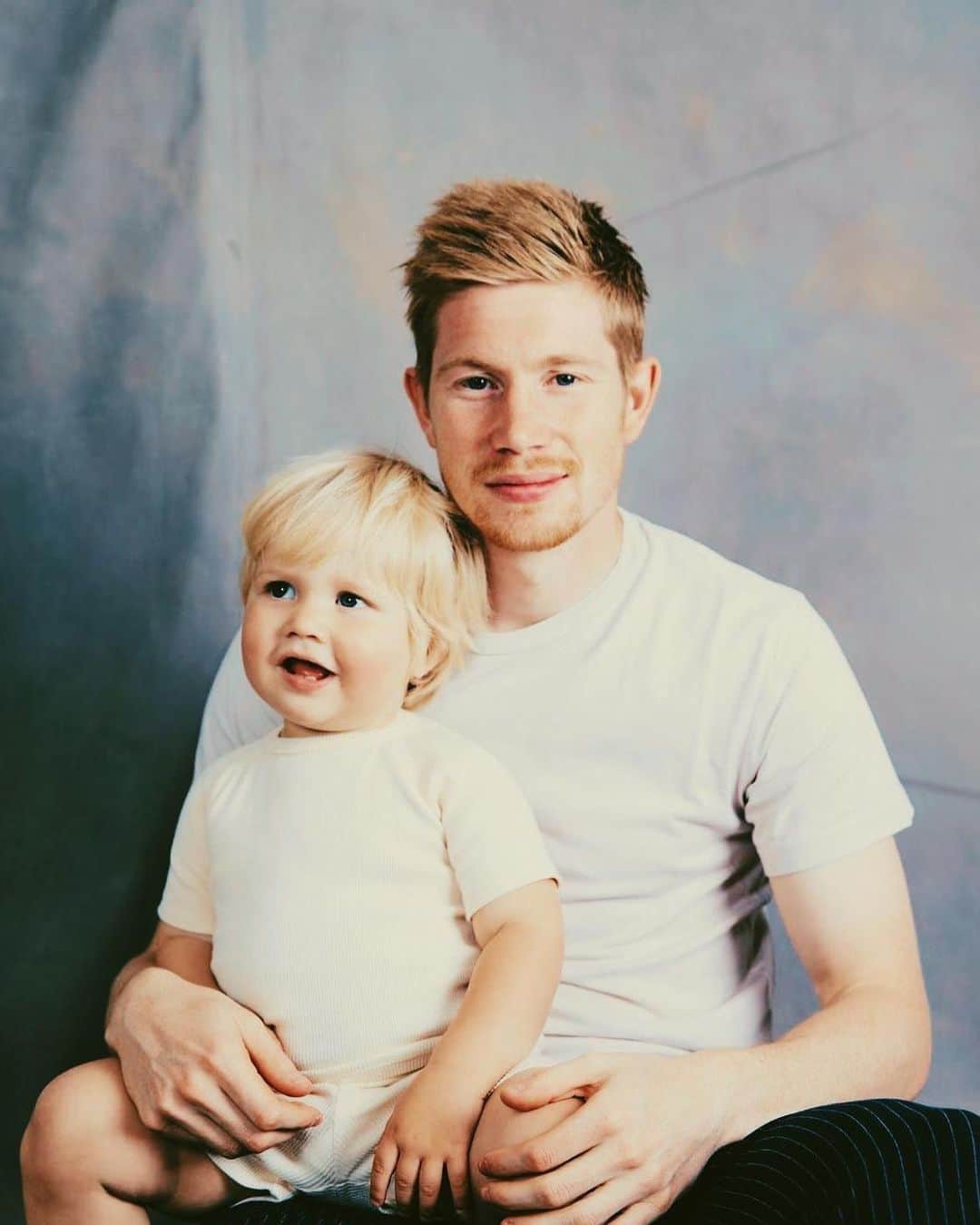 ケヴィン・デ・ブライネのインスタグラム：「Happy bday to this beautiful boy. Already 2 years old and ready to take over the world」