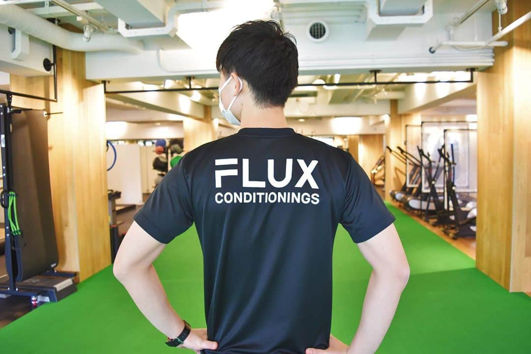 FLUX CONDITIONINGSさんのインスタグラム写真 - (FLUX CONDITIONINGSInstagram)「今週のコラムは第2弾木村トレーナー（ @flux_kimura )による子供の成長期に必要な運動について。﻿ ﻿ ﻿ 大人数で心置きなく遊べない時期だからこそ、親子で普段やらない遊びや運動をしてみませんか？？﻿ ﻿ 詳しいコラム詳細はプロフィール欄のURLよりご覧になれます。﻿ ﻿ ﻿ FLUXでは小学生からパーソナルトレーニングが可能です。﻿ ﻿ FLUX CONDITIONINGS﻿ ﻿ ﻿ #fluxconditionings #conditioning #training #workout #functional #daikanyama #fluxlife #フラックスコンディショニングス #コンディショニング #ジム #トレーニンク #代官山ジム #渋谷ジム #代官山パーソナルジム #運動 #子供の成長 #子供の運動教室 #ゴールデンエイジ #子供トレーニング #体操教室 #スポーツパフォーマンス #子供と遊ぶ #昔遊び #親子で楽しむ #親子イベント #10月31日 #ハロウィン」10月31日 17時36分 - flux.conditionings