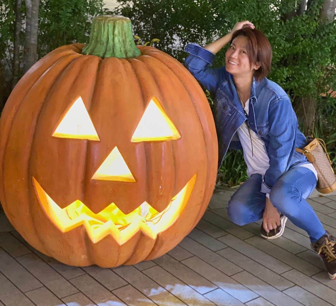 氷川きよしさんのインスタグラム写真 - (氷川きよしInstagram)「Happy Halloween (ハロウィン)  でっかいカボチャのお化け見つけましたー！🎃  ステキなHalloweenの夜を❤️  by kii  #氷川きよし #hikawakiyoshi #halloween #kii #bykii #キヨラー」10月31日 17時29分 - hikawa_kiyoshi_official