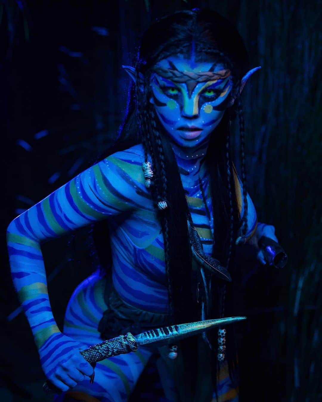 リアン Vさんのインスタグラム写真 - (リアン VInstagram)「WELCOME TO PANDORA 🌌 Transformed into AVATAR & AVATAR 2 ✨THE WAY OF WATER 🌊 So excited for part 2 to come out 2021! 💫  Hair|MUA|Body Paint: @nicholerayartistry  Photos|Video : @shotbysham + @alanszargoza + @stunnagram_」10月31日 17時53分 - lianev