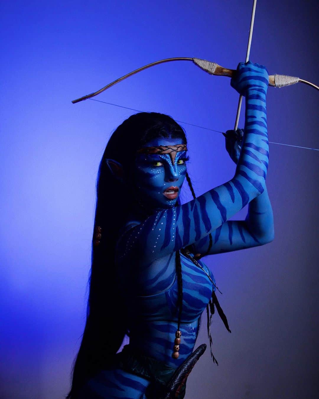 リアン Vさんのインスタグラム写真 - (リアン VInstagram)「WELCOME TO PANDORA 🌌 Transformed into AVATAR & AVATAR 2 ✨THE WAY OF WATER 🌊 So excited for part 2 to come out 2021! 💫  Hair|MUA|Body Paint: @nicholerayartistry  Photos|Video : @shotbysham + @alanszargoza + @stunnagram_」10月31日 17時53分 - lianev