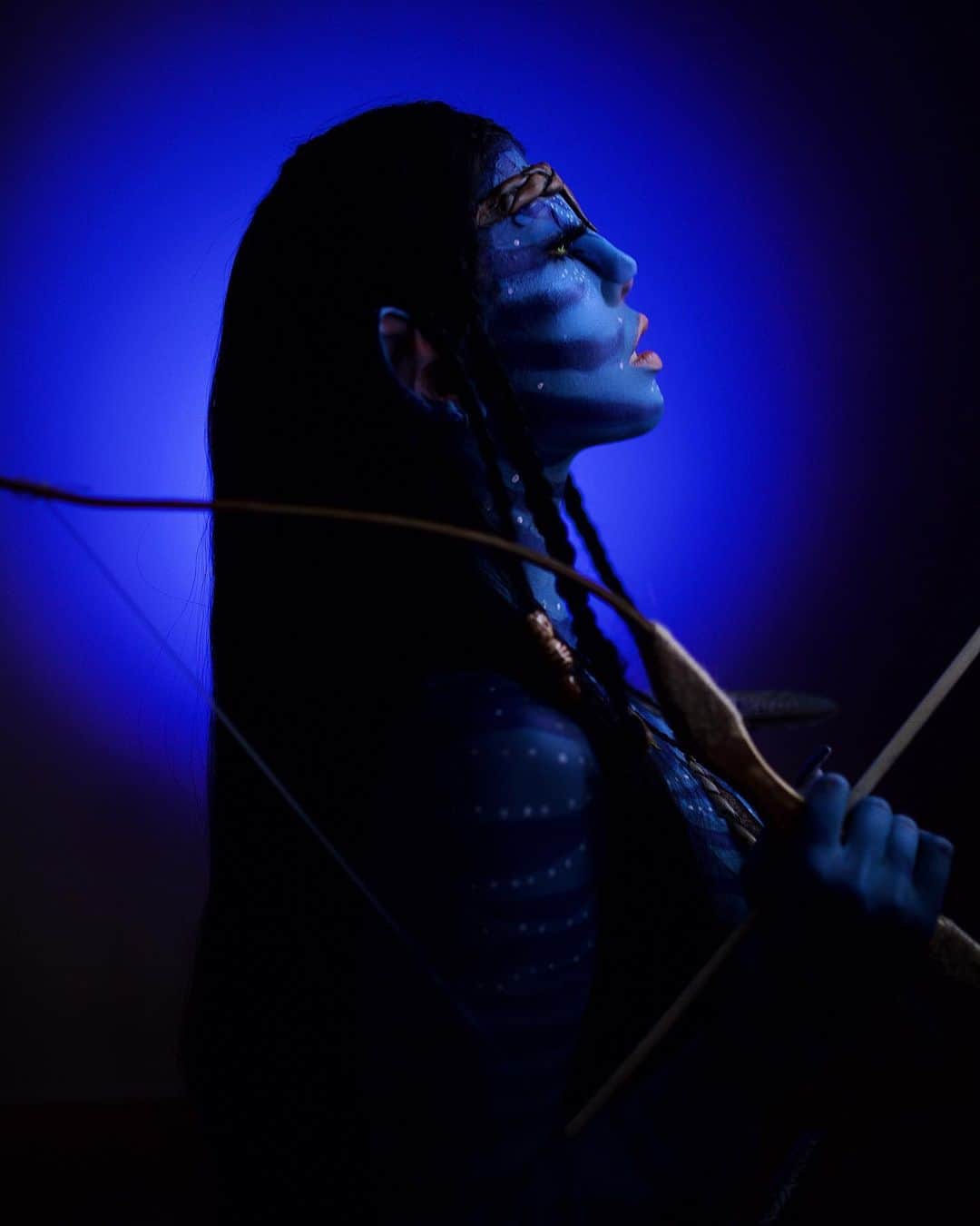 リアン Vさんのインスタグラム写真 - (リアン VInstagram)「WELCOME TO PANDORA 🌌 Transformed into AVATAR & AVATAR 2 ✨THE WAY OF WATER 🌊 So excited for part 2 to come out 2021! 💫  Hair|MUA|Body Paint: @nicholerayartistry  Photos|Video : @shotbysham + @alanszargoza + @stunnagram_」10月31日 17時53分 - lianev
