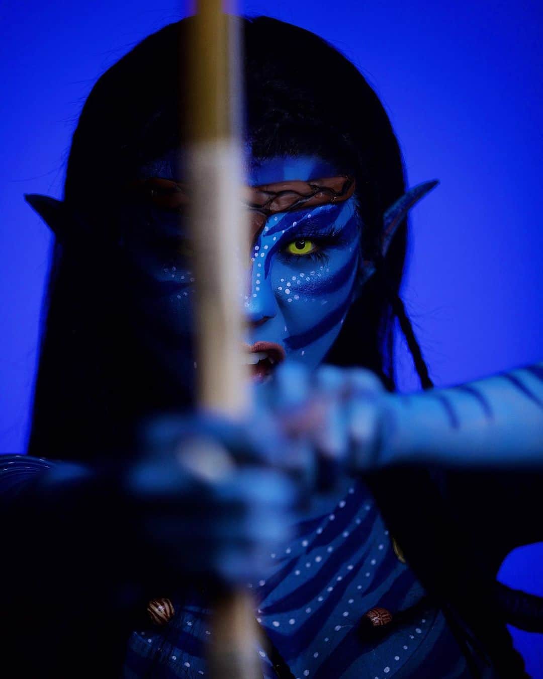 リアン Vさんのインスタグラム写真 - (リアン VInstagram)「WELCOME TO PANDORA 🌌 Transformed into AVATAR & AVATAR 2 ✨THE WAY OF WATER 🌊 So excited for part 2 to come out 2021! 💫  Hair|MUA|Body Paint: @nicholerayartistry  Photos|Video : @shotbysham + @alanszargoza + @stunnagram_」10月31日 17時53分 - lianev