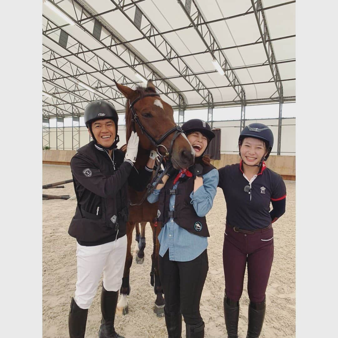 井上清華さんのインスタグラム写真 - (井上清華Instagram)「お馬さんスリスリしてくれました🐴 #お台場馬術部 #少しだけお邪魔しました」10月31日 17時54分 - seika_inoue